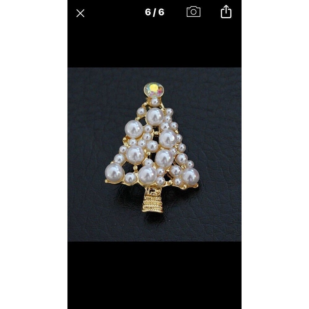 Vintage Pearl Christmas Tree Gold Brooch